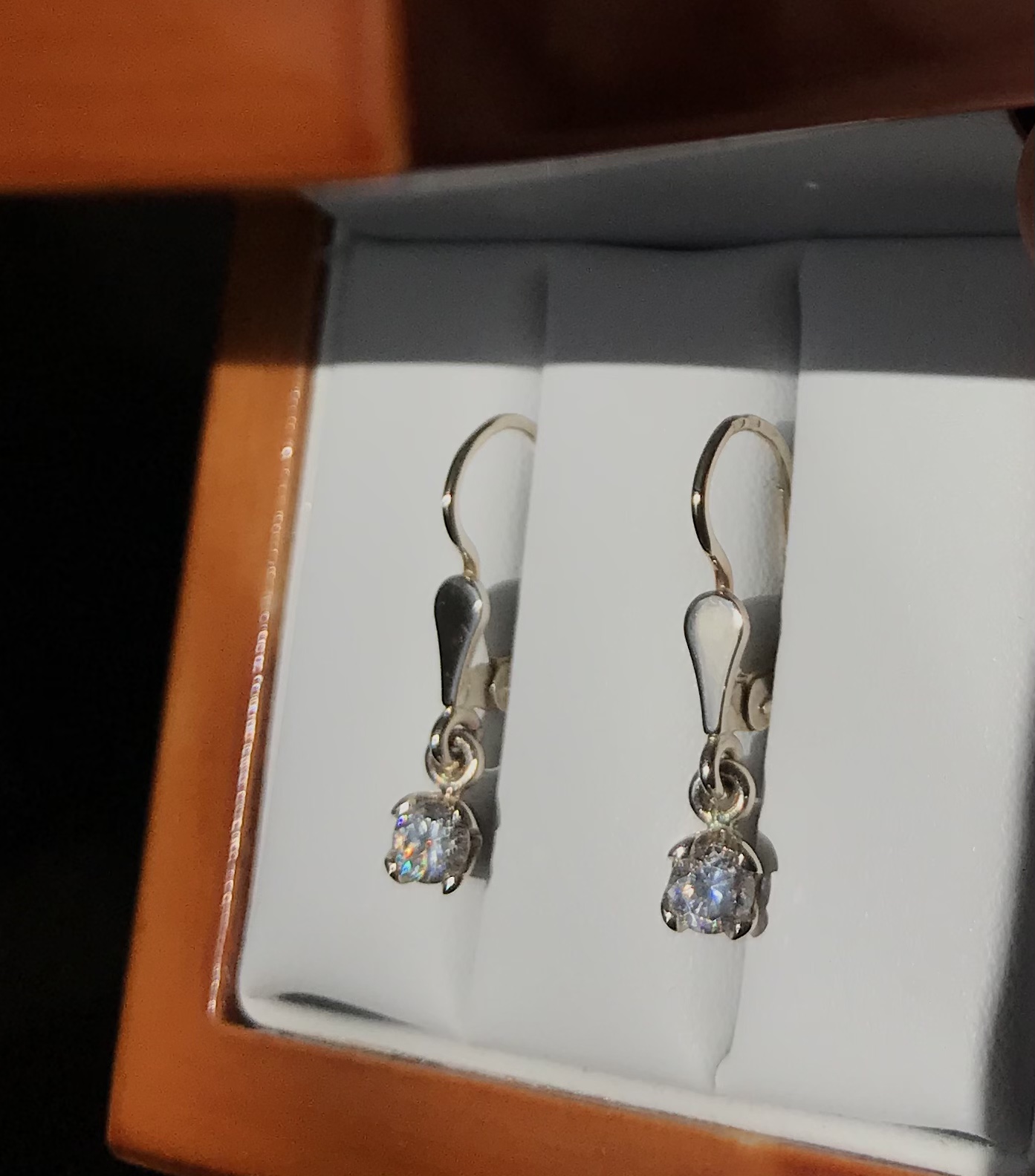 Náušnice s diamantom,na objednávku.