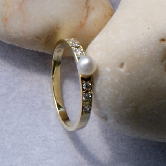 Zlatý prsteň s perlou ELS