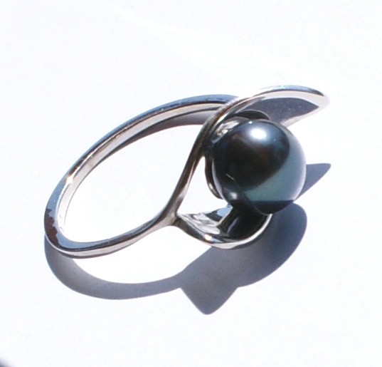 Strieborný prsteň s perlou.Ručná výroba.