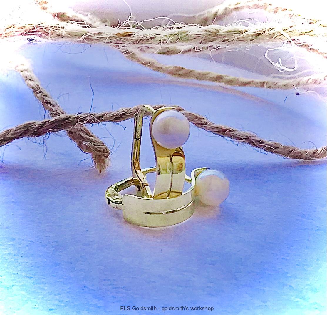 Zlaté náušnice s perlou.Originál.