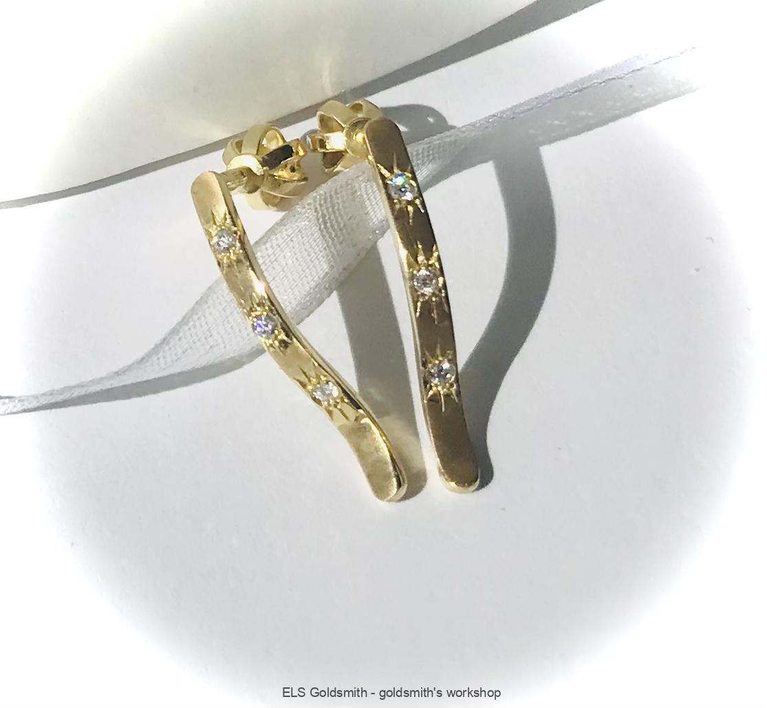 Gold earrings with diamond.Originál.