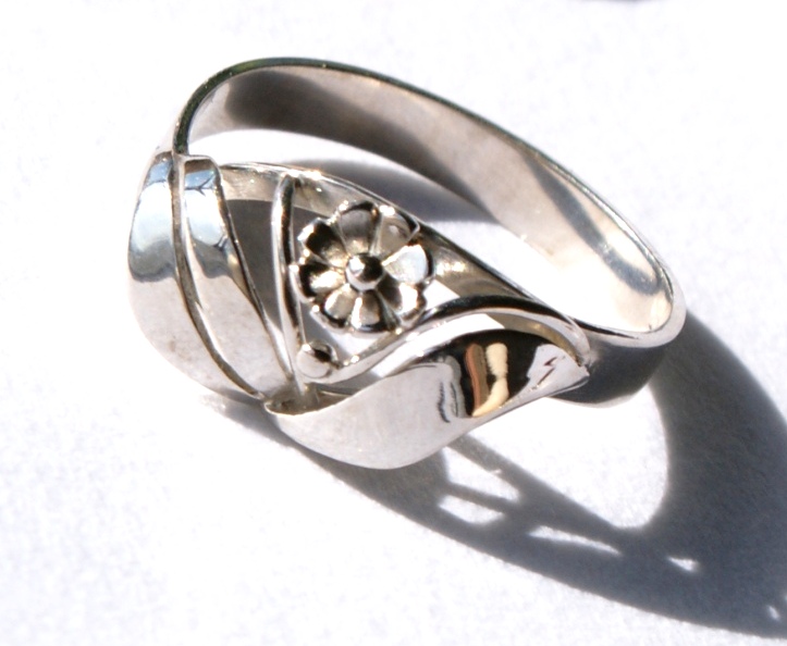 Barokový prsteň, Originál.Pokovené platinovým kovom.