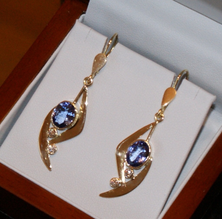 Diamond earrengs.18 carat gold