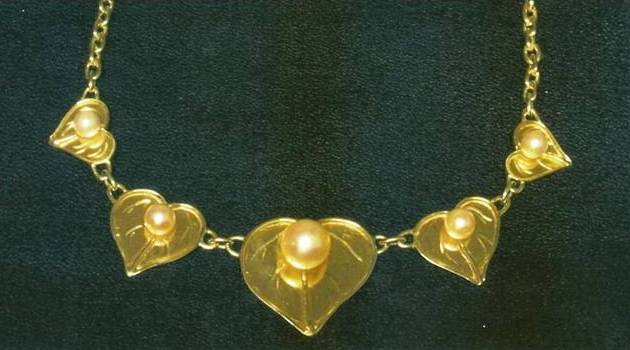Náhrdelník s perlami ELS. Ručná výroba.