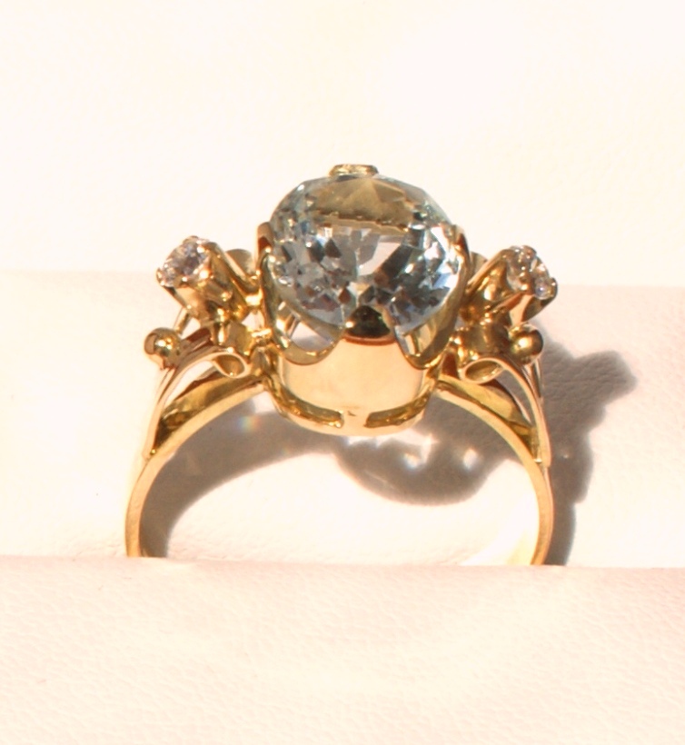  Akvamarín s diamantom.Zlato 18 karatov.