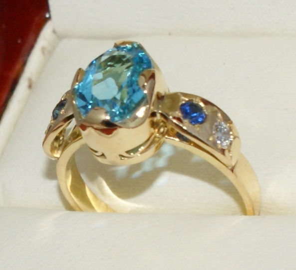 Zlatý prsteň.Topas,Zafír,Diamant.